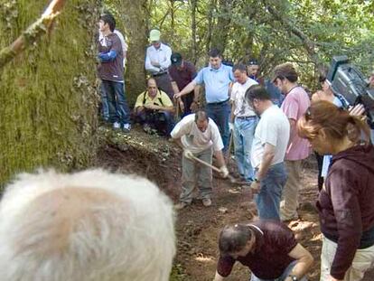 Exhumación realizada en A Fonsagrada en 2007.