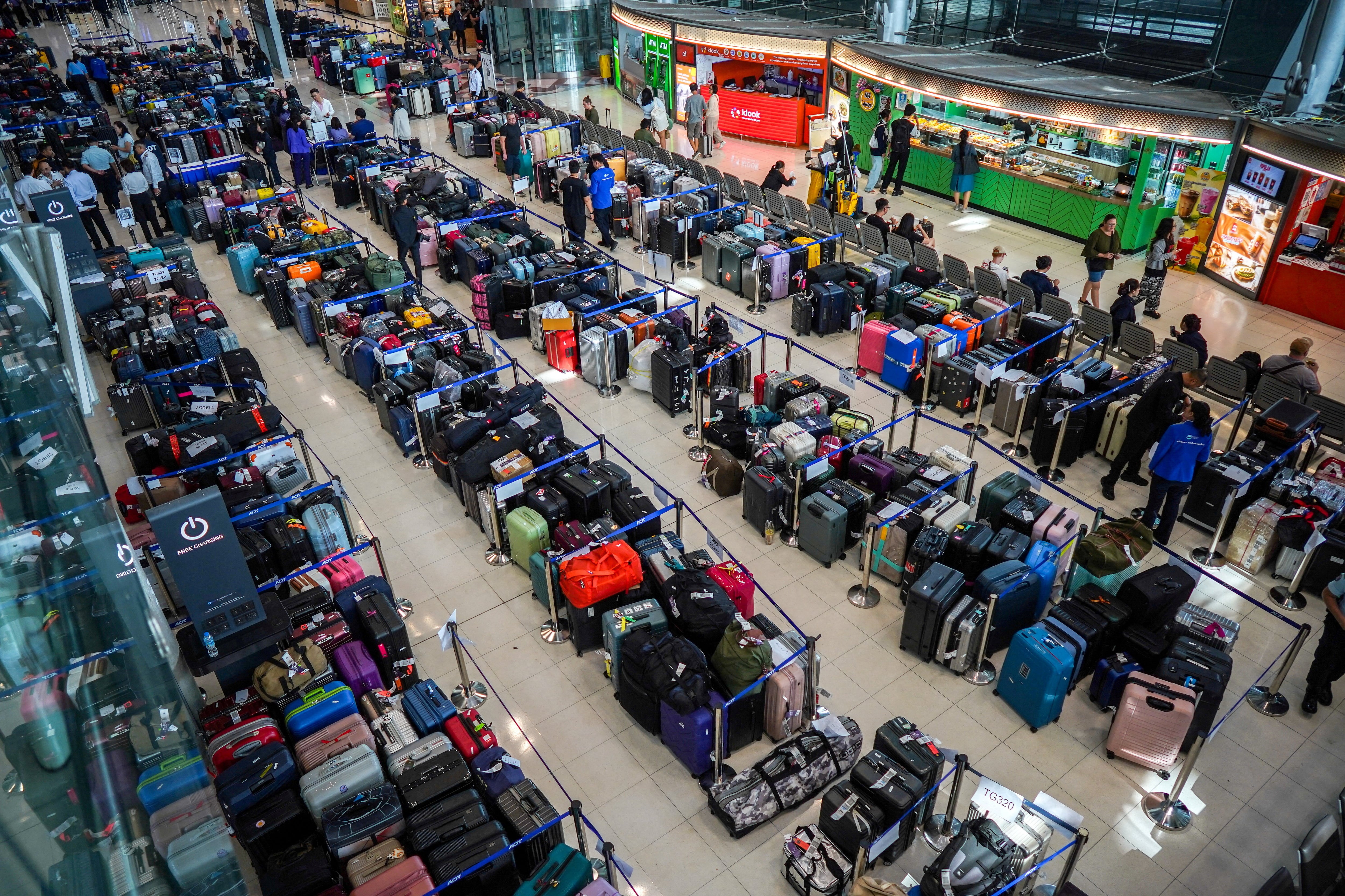 El misterio de las 10.000 maletas de Thai Airways varadas en el aeropuerto de Bangkok