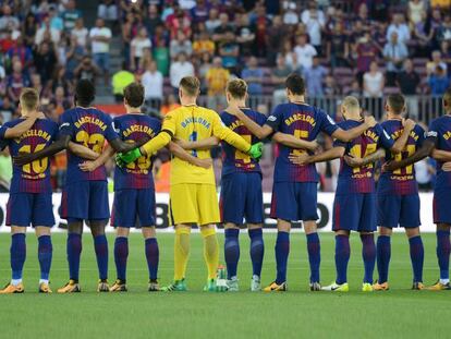 Els jugadors del Barça durant un homenatge pels atemptats del 17-A.