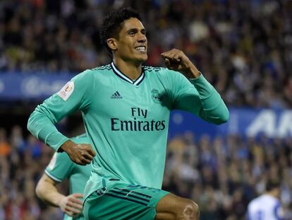 Varane celebra su gol al Zaragoza.