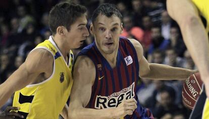 Jasekevicius protege el balón ante Richotti.