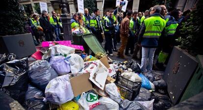 Protesta de los trabajadores de la limpieza de basura de Granada.