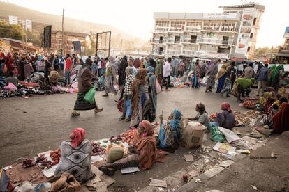 Un mercado callejero en Addis Abeba, Etiop&iacute;a. 