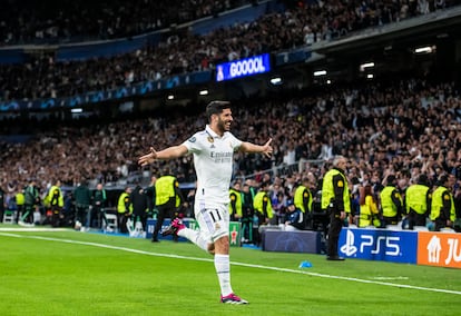 El delantero del Real Madrid Marco Asensio, celebra tras marcar el segundo gol ante el Chelsea, durante el partido de ida de cuartos de final de Liga de Campeones que Real Madrid y Chelsea FC disputan este miércoles en el estadio Santiago Bernabéu.