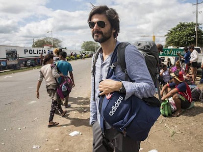 Juan Moreno, fotografado no sul do México, durante a realização da reportagem sobre a caravana migratória que fez o escândalo eclodir