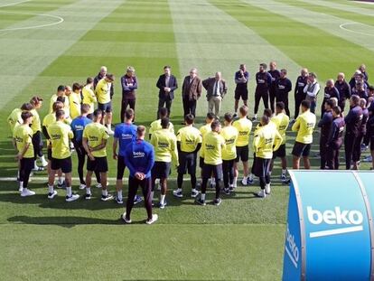 El presidente del Barcelona, Josep Maria Bartomeu, cuando reunió a la plantilla para detener la actividad deportiva por el coronavirus.

FC BARCELONA
13/03/2020