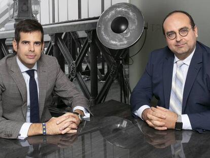 De izquierda a derecha: Antonio Benítez Ostos, socio director de Administrativando Abogados, y Alonso Ramón Díaz, nuevo 'of counsel' de la firma