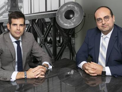 De izquierda a derecha: Antonio Benítez Ostos, socio director de Administrativando Abogados, y Alonso Ramón Díaz, nuevo 'of counsel' de la firma