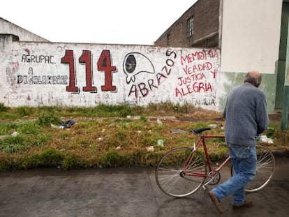 Grafite em um muro de Olavarría.