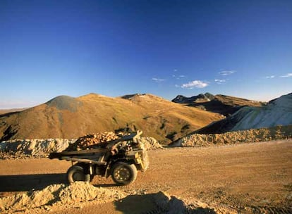 Vista de la mina Yanacocha en Perú, explotada por la compañía Newmont Mining, la mayor productora de oro del mundo.