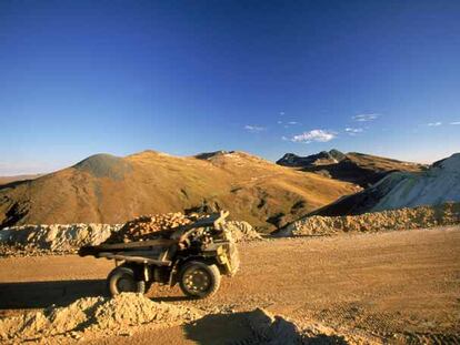 Vista de la mina Yanacocha en Perú, explotada por la compañía Newmont Mining, la mayor productora de oro del mundo.