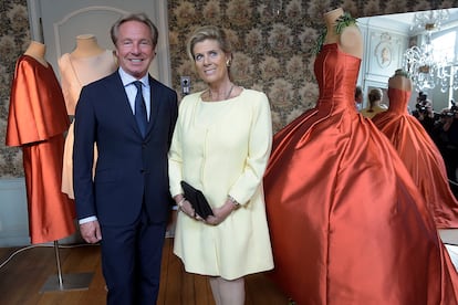 Edouard Vermeulen posa junto a la princesa Leonor de Bélgica.