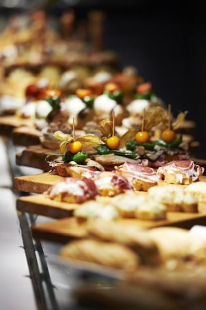 Una barra de 'pintxos'.