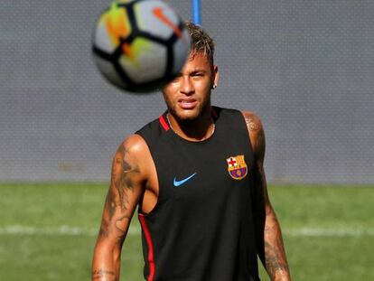 Neymar anuncia que se va del Barcelona.