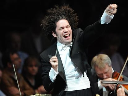 Dudamel, durante una de sus carism&aacute;ticas direcciones.