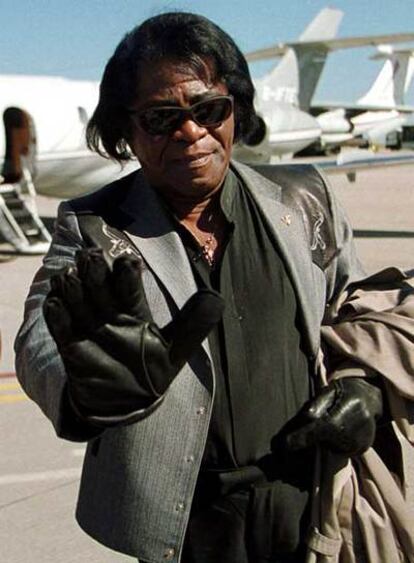 James Brown, en el aeropuerto de Vigo en 2000.