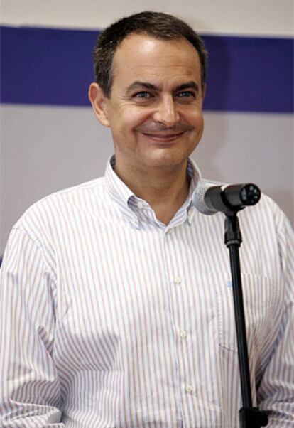 José Luis Rodríguez Zapatero disfruta del clima de Canarias para descansar durante el mes de agosto.