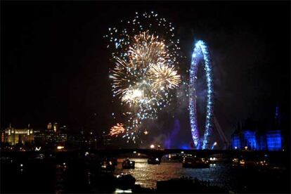 El ro Tmesis y la Noria del Milenio han sido testigos mudos de las celebraciones de A?o Nuevo en Londres.