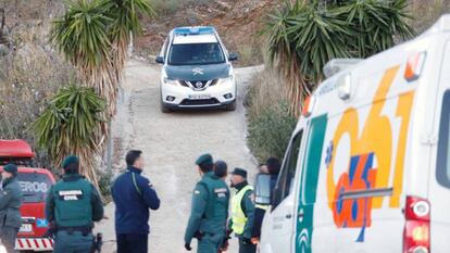 Los equipos de rescate trabajan en la zona de Totalán donde cayó el niño.