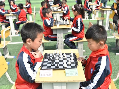 Estudiantes de primaria en una competición escolar en Liaocheng, provincia de Shandong (China)