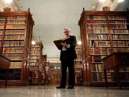 El secretario de la Real Academia Española, Darío Villanueva, durante una entrevista.