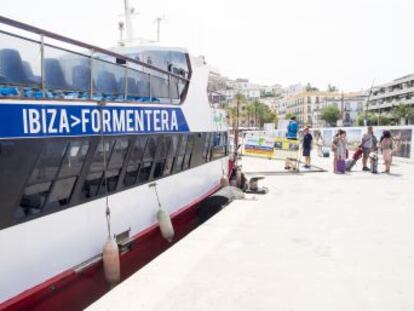 Una pasajera de la embarcación más pequeña se tiró al mar presa del pánico ante la inminencia del choque