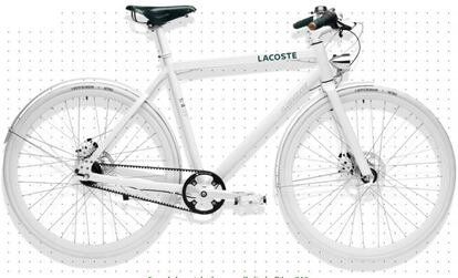 Además de usar las bicicletas en sus campañas, Lacoste lanzó su propia creación (por unos 2.500 euros).