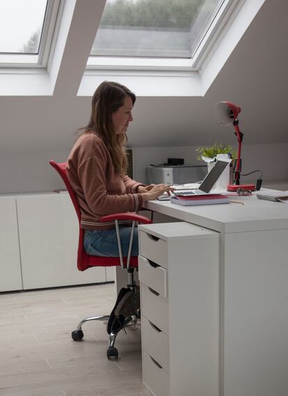 El teletrabajo es la medida más usada por las compañías para mantener el empleo. MIGUEL PEREIRA (GETTY)