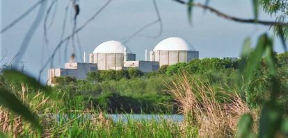 Exterior de la central nuclear de Almaraz.