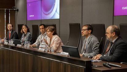 Jorge Monclús, asociado sénior de Cuatrecasas; Laura Gonzalvo, dircom de Securitas Direct; Jaime Valverde, head of social media de Mapfre; Soraya Sáenz de Santamaría, socia de Cuatrecasas; Carlos Relloso, head of digital comms & social media manager de Banco Santander, y Albert Agustinoy, socio de Cuatrecasas.