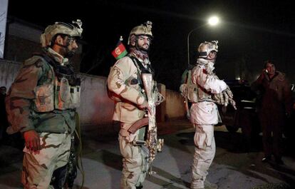 Moren dos policies espanyols i dos afganesos en un atemptat contra l'ambaixada espanyola a l'Afganistan.