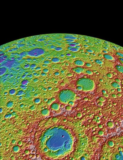 Topografía de la Luna, de una región septentrional de la cara oculta, obtenida con el altímetro láser de la sonda espacial <i>LRO</i>.