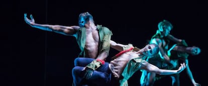 Junor Souza &amp; Alina Cojocaru del English National Ballet en &#039;Lest We Forget&#039;.