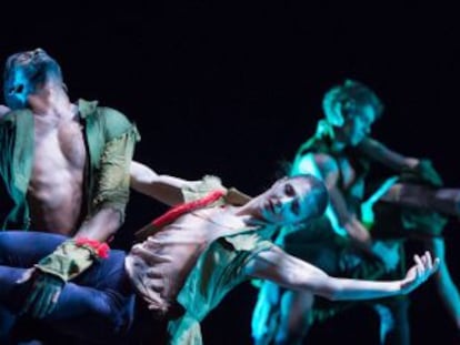 Junor Souza &amp; Alina Cojocaru del English National Ballet en &#039;Lest We Forget&#039;.