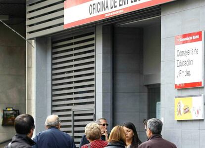 Cola en la oficina de empleo en Madrid