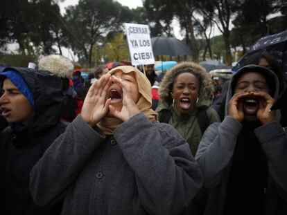 Manifestacion para pedir el cierre del CIE.(DVD 816)