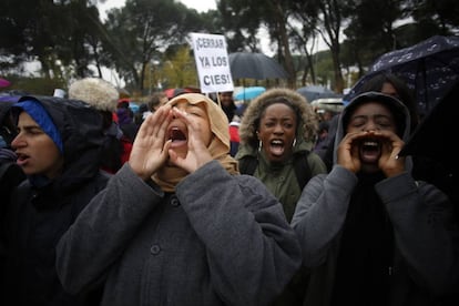 Manifestacion para pedir el cierre del CIE.(DVD 816)