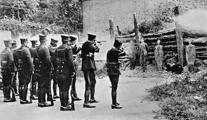Fusilamiento de miembros de la Liga Nacional Defensora de la Libertad Religiosa en noviembre de 1927.