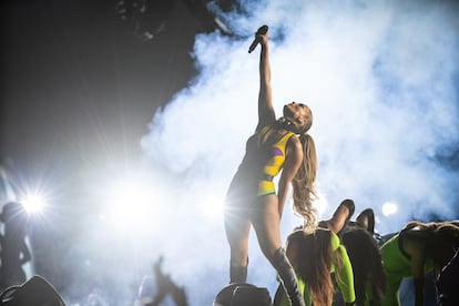 Jennifer Lopez actúa en el concierto de Vax Live en el estadio SoFi .