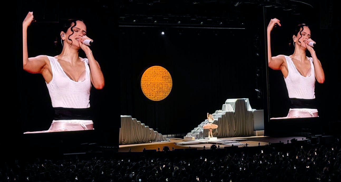 La cantante al inicio del recital, anoche en Madrid.
