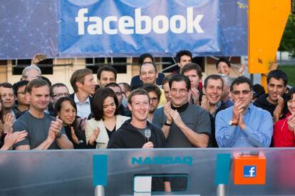 Mark Zuckerberg, fundador de Facebook, el día del estreno en Bolsa 