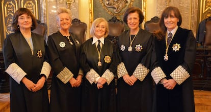 Las magistradas M. L. Arastey, M. L. Segoviano, M. Calvo, R. Virolés y M. L. García que han dictado la sentencia.