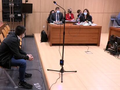 El entrenador acusado durante la primera sesión del juicio en la Audiencia de Valencia.