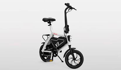 Esta bicicleta de Xiaomi no se puede plegar, pero da lo mismo, porque es tan pequeña y ligera que podemos llevarla a cualquier lugar. Su batería proporciona 50 kilómetros de autonomía, mientras que su batería se carga en seis horas y media. Su peso es de 16,7 kilos, mientras que cuenta con luces LED alimentadas por la propia batería. Está disponible en colores blanco y naranja.