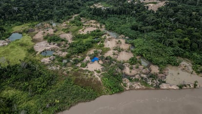 Boca Colorado, una localidad peruana del departamento Madre de Dios, provincia de Manu.