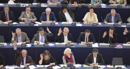 Eurodiputados votan el pasado 15 de abril el mecanismo único de liquidación de bancos.