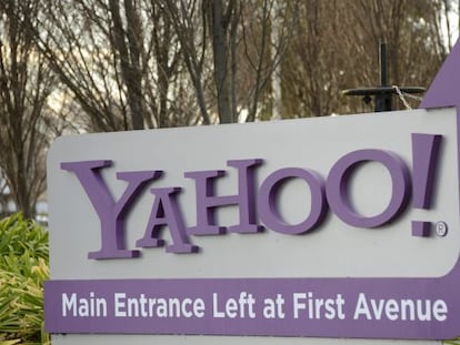 Imagen que muestra un cartel con el logotipo de Yahoo!.