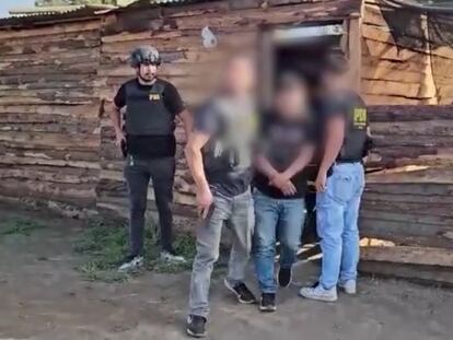 Agentes de la PDI liberan a un ciudadano venezolano secuestrado en una casa en el municipio de Renca, en Santiago (Chile).