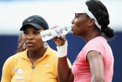 Serena (a la izquierda) y Venus Williams, en Eastbourne.