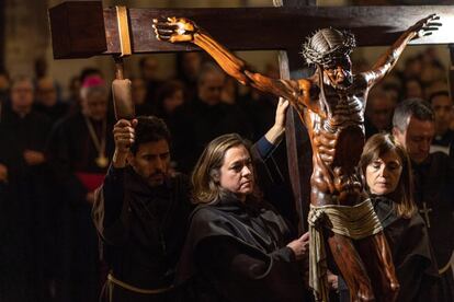 Viacrucis en la Catedral en Toledo, el 16 de abril de 2019.